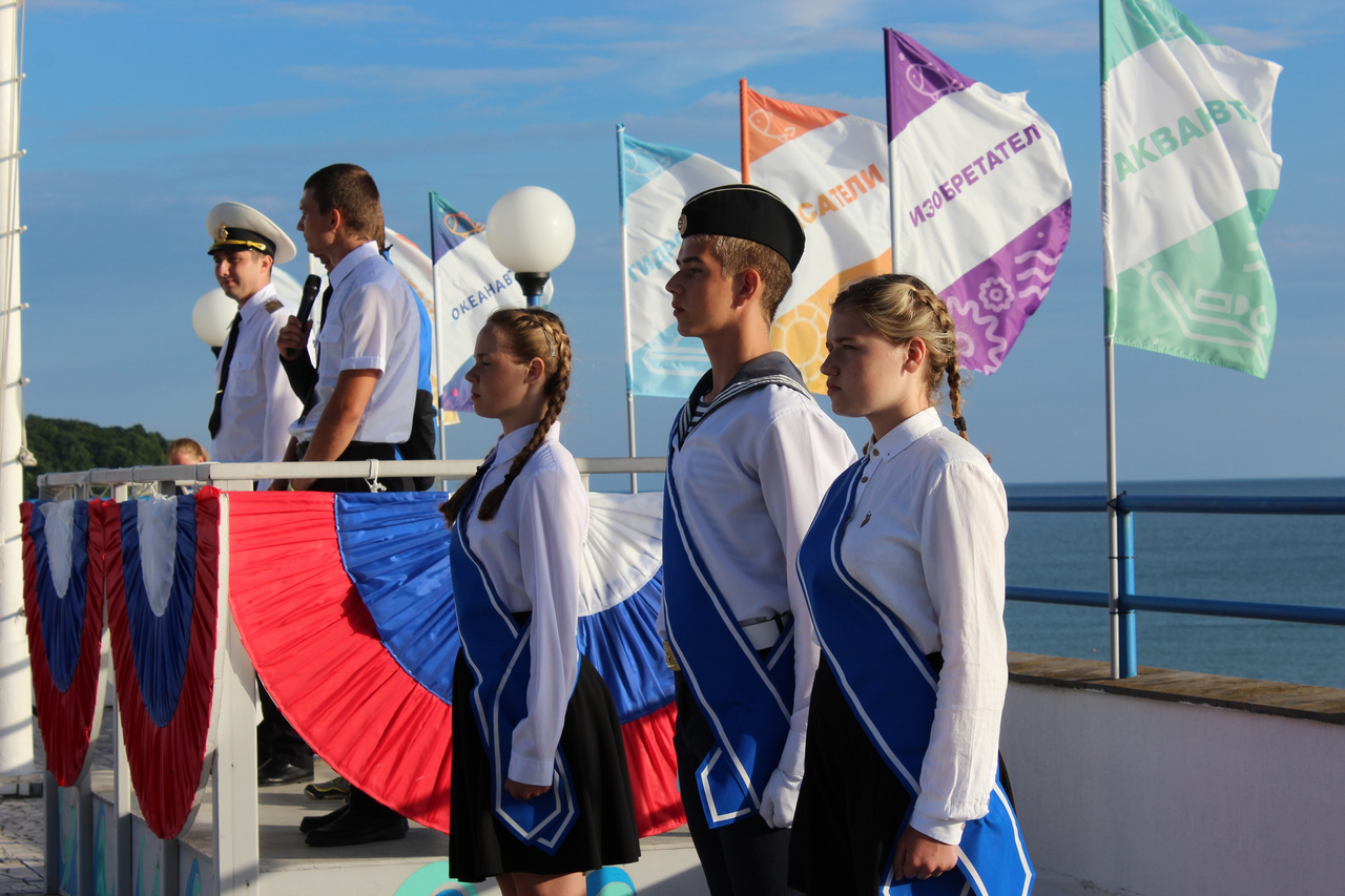 Участники морской церемонии